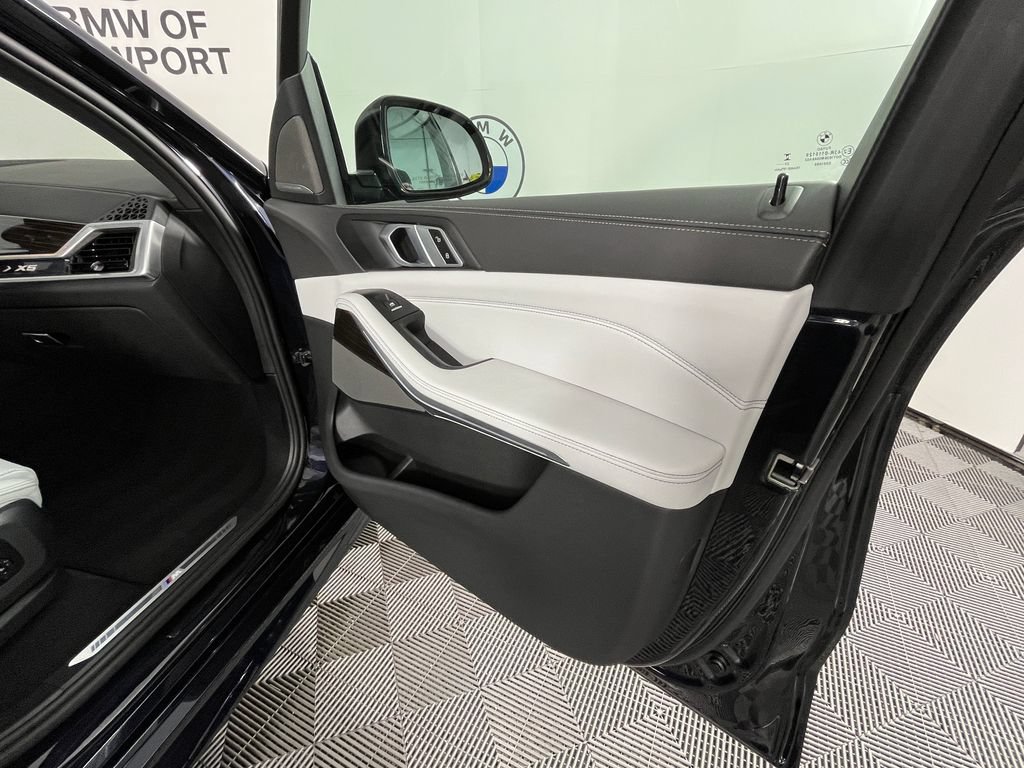 Used 2024 BMW X5 xDrive40i w/ M Sport Package AWD/4WD image 23