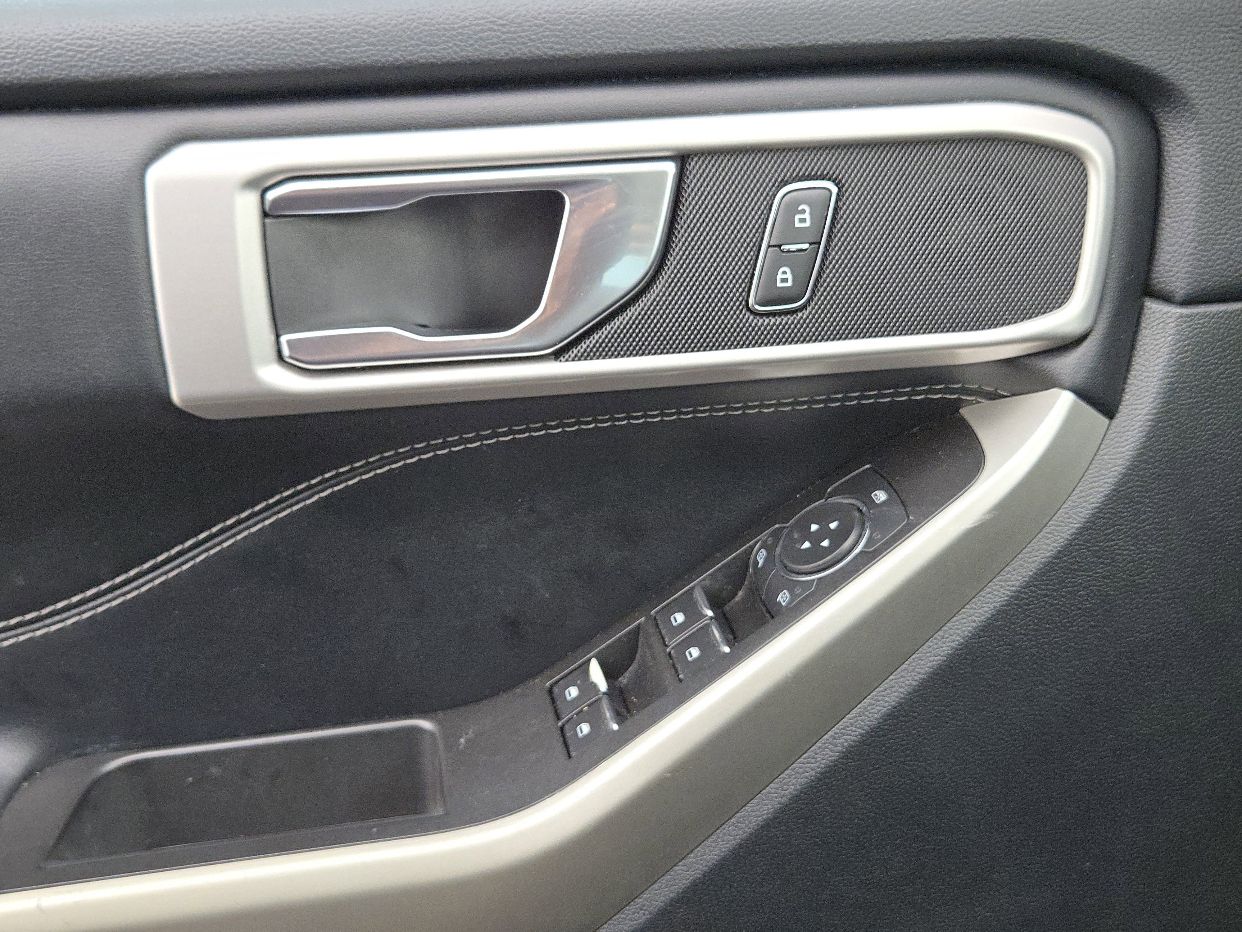 Used 2022 Ford Explorer XLT RWD image 23