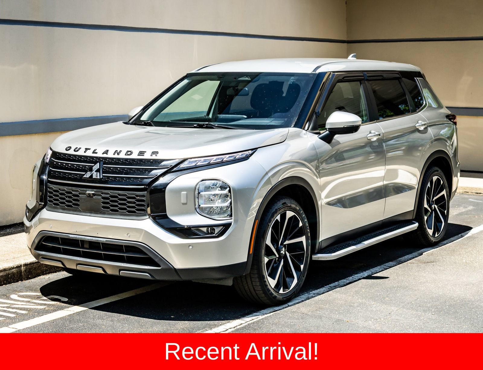 Used 2024 Mitsubishi Outlander SE
