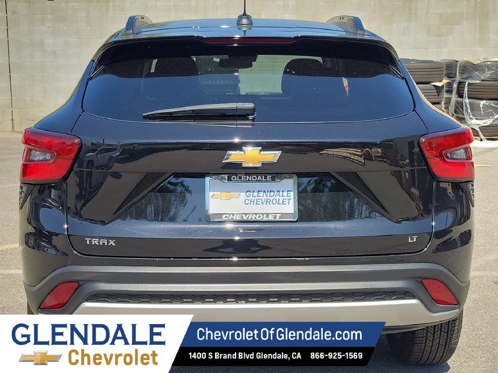 Used 2025 Chevrolet Trax LT FWD image 4