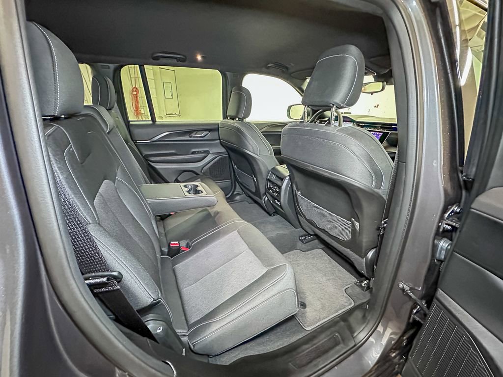 Certified 2024 Jeep Grand Cherokee Laredo w/ Trailer Tow Package image 29