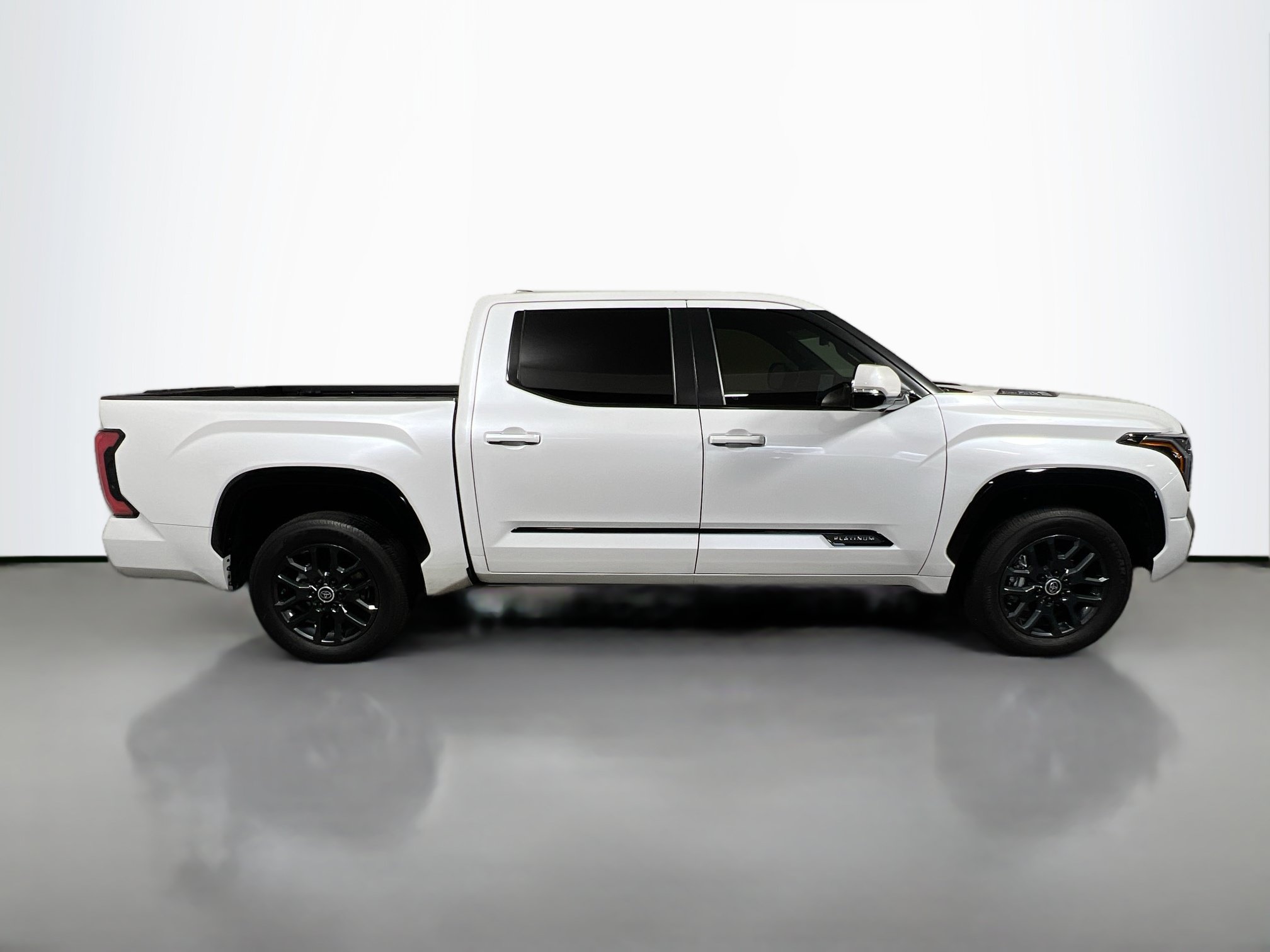 Used 2024 Toyota Tundra Platinum AWD/4WD image 3