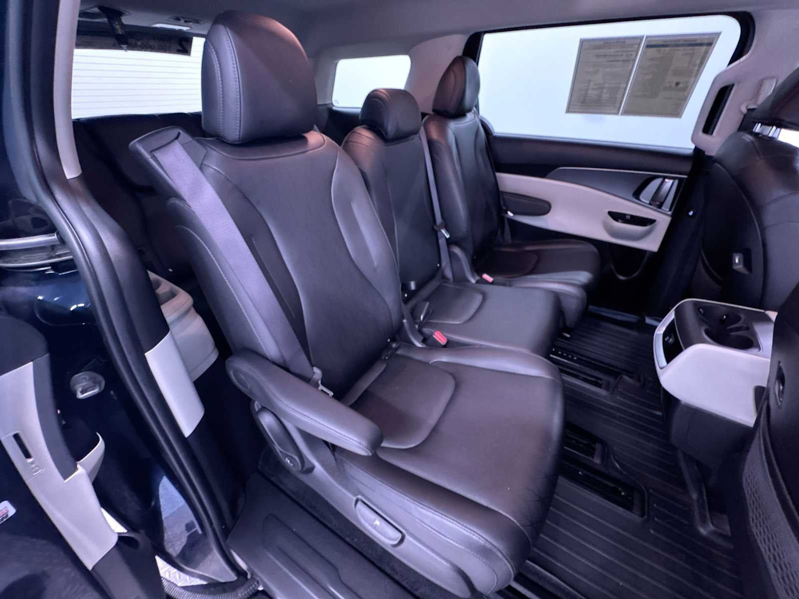 Used 2023 Kia Carnival LX FWD image 37