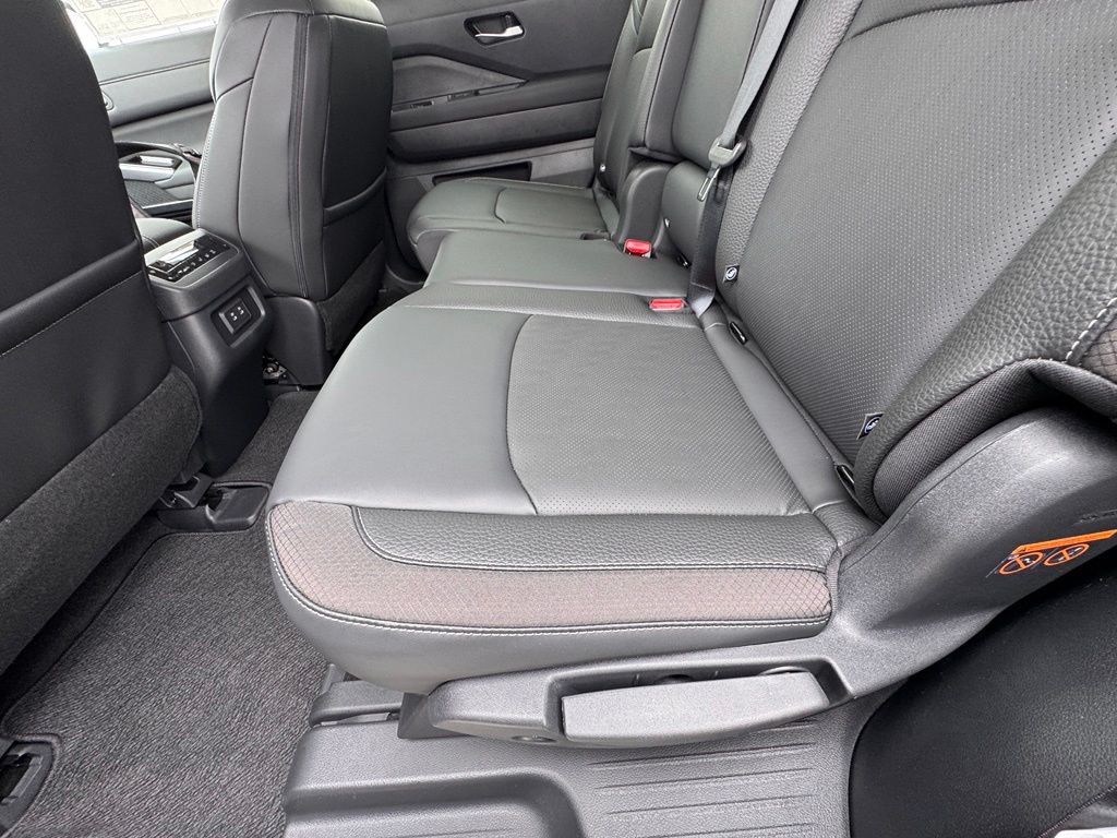 New 2026 Nissan Pathfinder SL FWD image 20