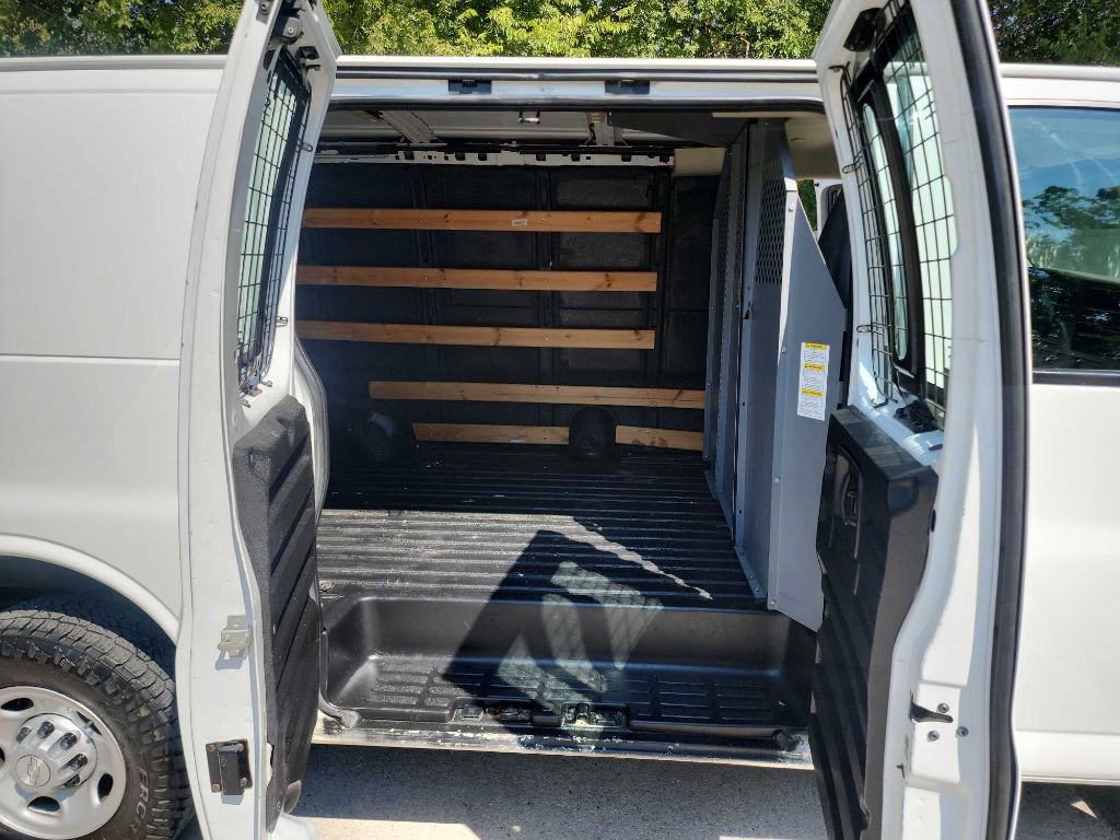 Used 2018 Chevrolet Express 2500 w/ Driver Convenience Package RWD image 32