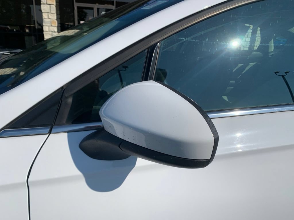 Used 2020 Ford Fusion SE w/ Equipment Group 151A FWD image 12