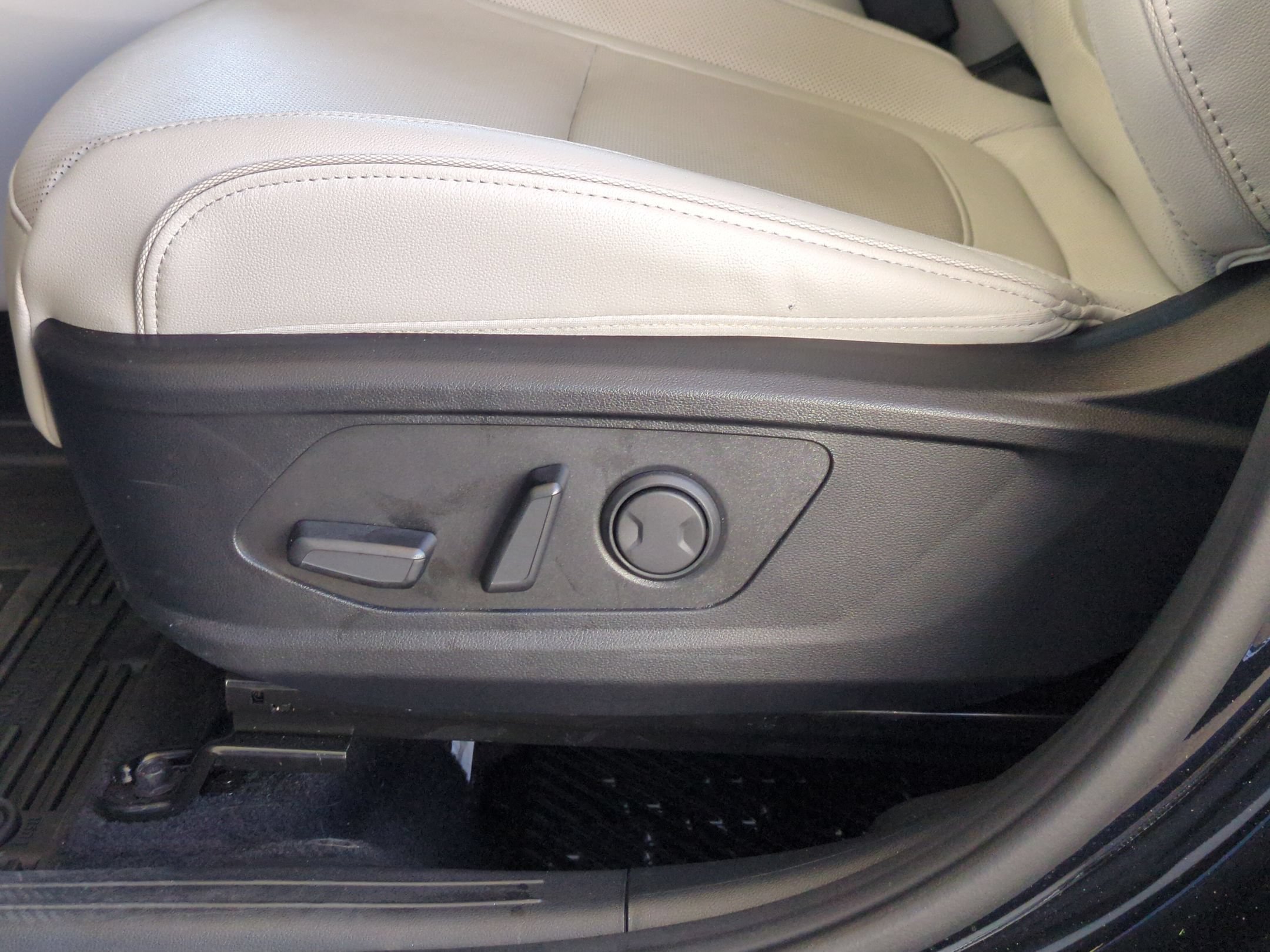 Certified 2025 Hyundai Tucson Limited AWD/4WD image 22