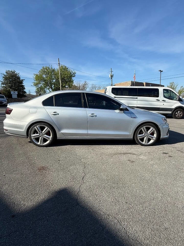 Used 2016 Volkswagen Jetta GLI SE image 4