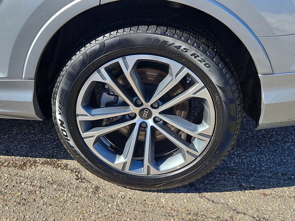 Certified 2025 Audi Q7 2.0T Premium Plus w/ Premium Plus Package AWD/4WD image 3