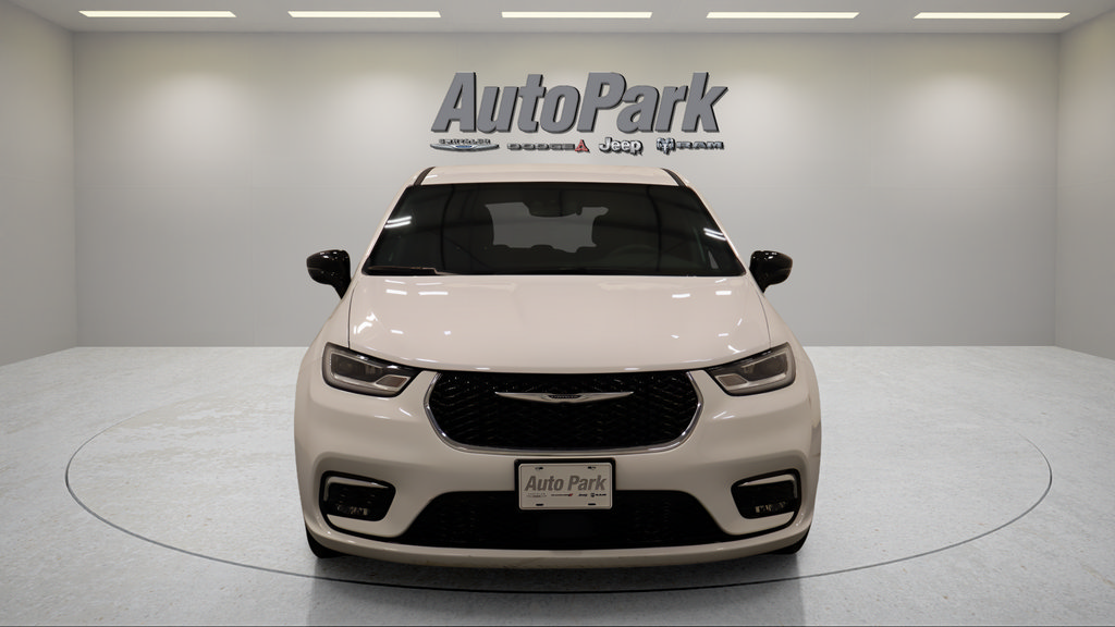 Used 2025 Chrysler Pacifica Select FWD image 5