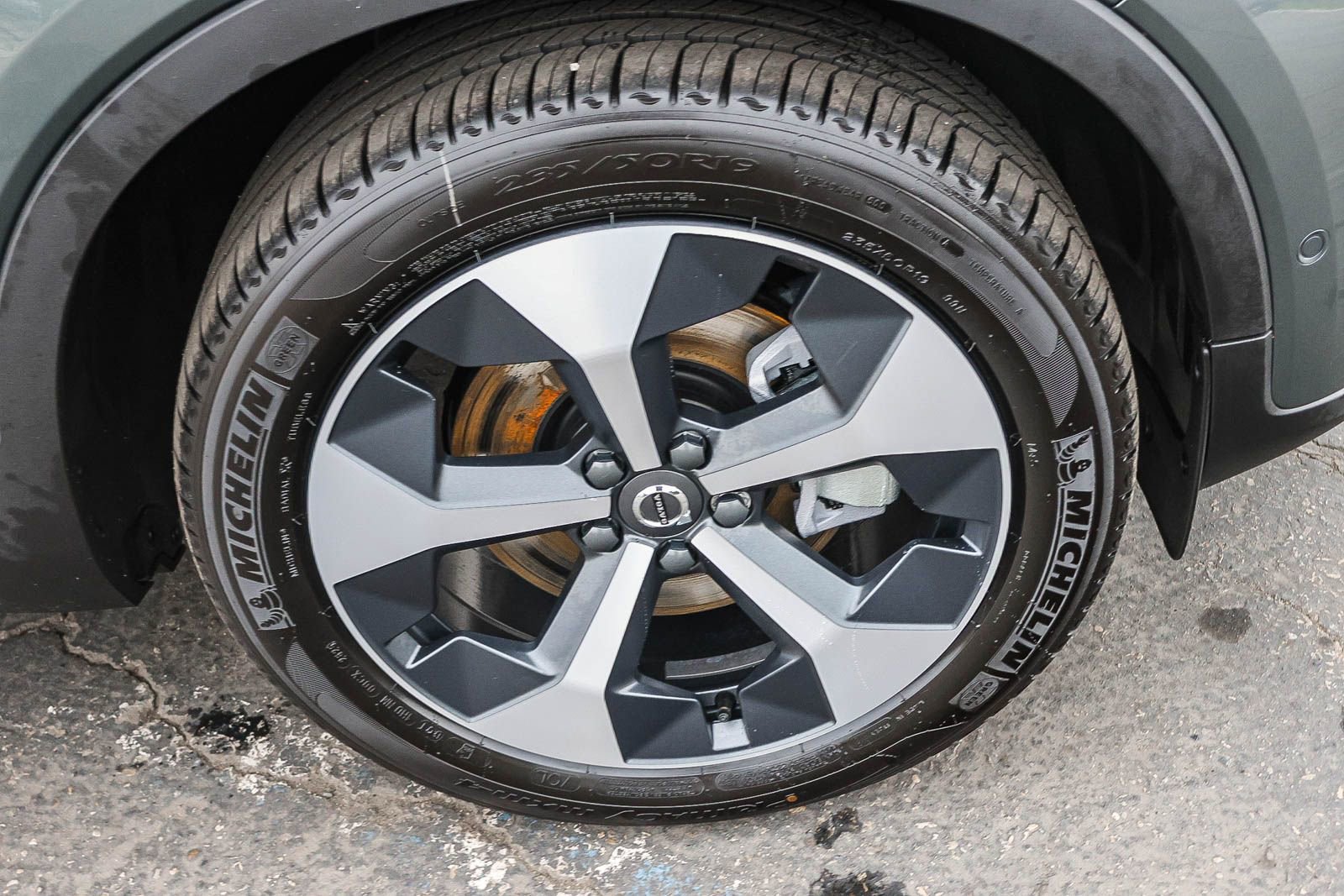 New 2026 Volvo XC40 B5 Plus w/ Protection Package Premier image 15