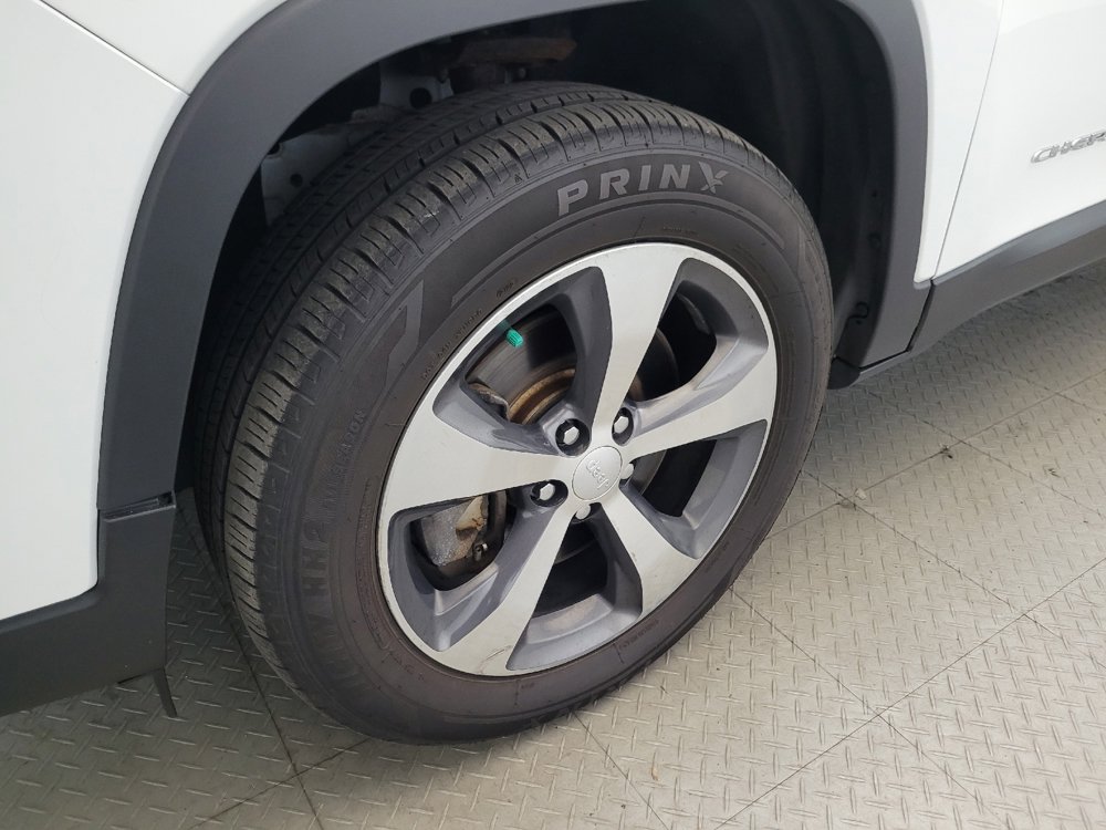 Used 2019 Jeep Cherokee Limited w/ Technology Group AWD/4WD image 31