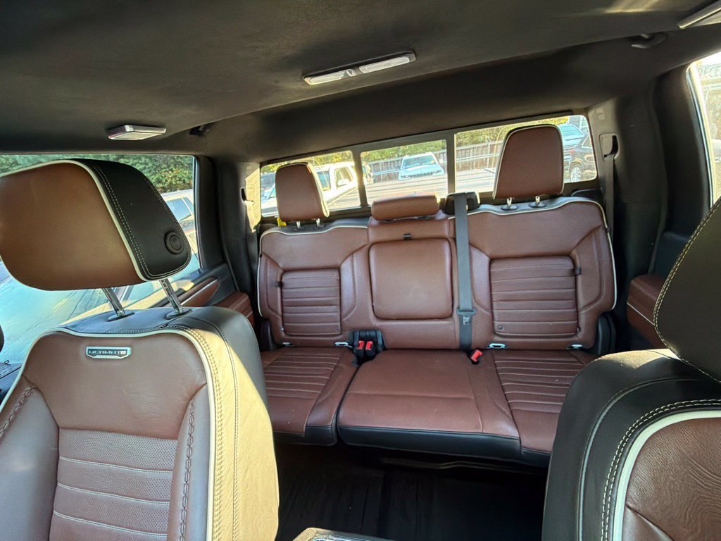 Used 2024 GMC Sierra 3500 Denali Ultimate AWD/4WD image 18