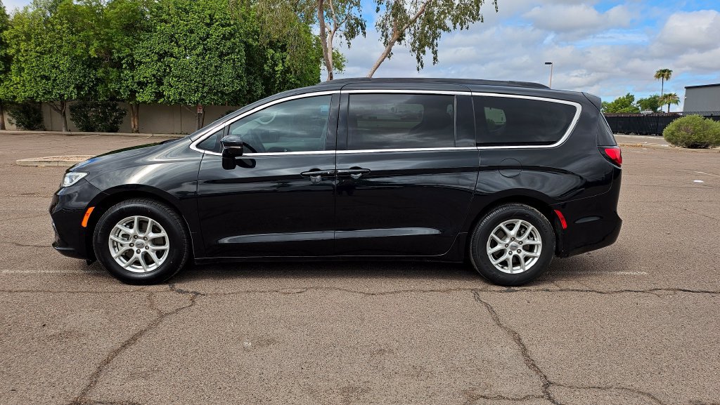 Used 2022 Chrysler Pacifica Touring-L FWD image 7