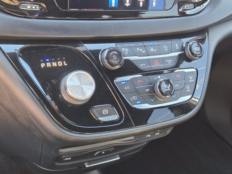 Used 2020 Chrysler Pacifica Touring-L Plus FWD image 22