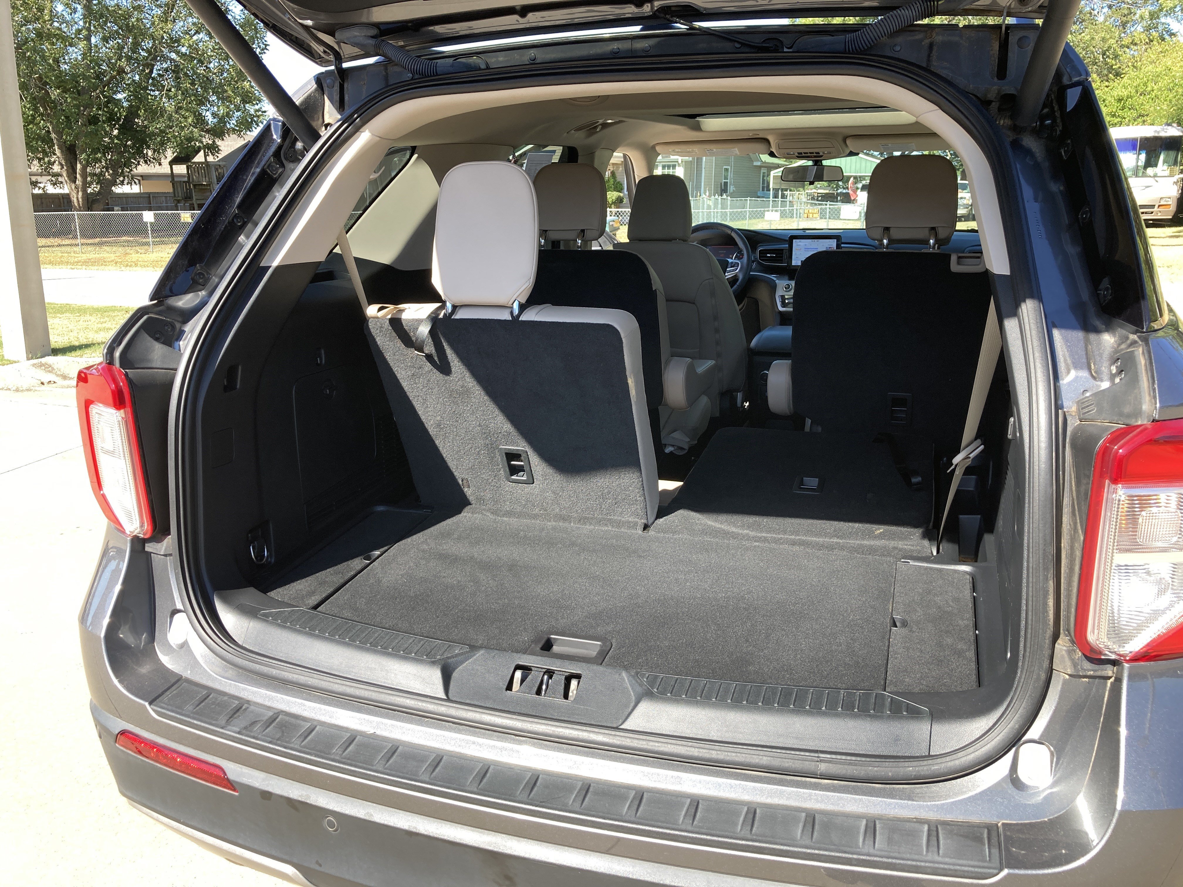 Used 2022 Ford Explorer XLT w/ Equipment Group 202A RWD image 18