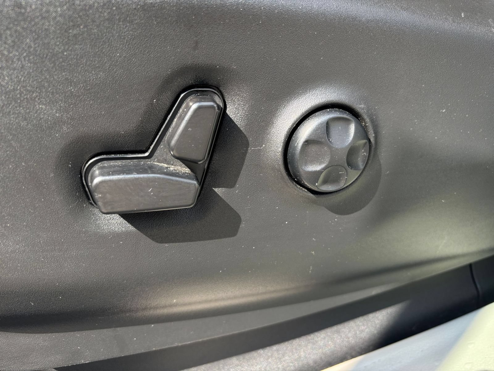 Used 2024 Chrysler Voyager LX FWD image 22