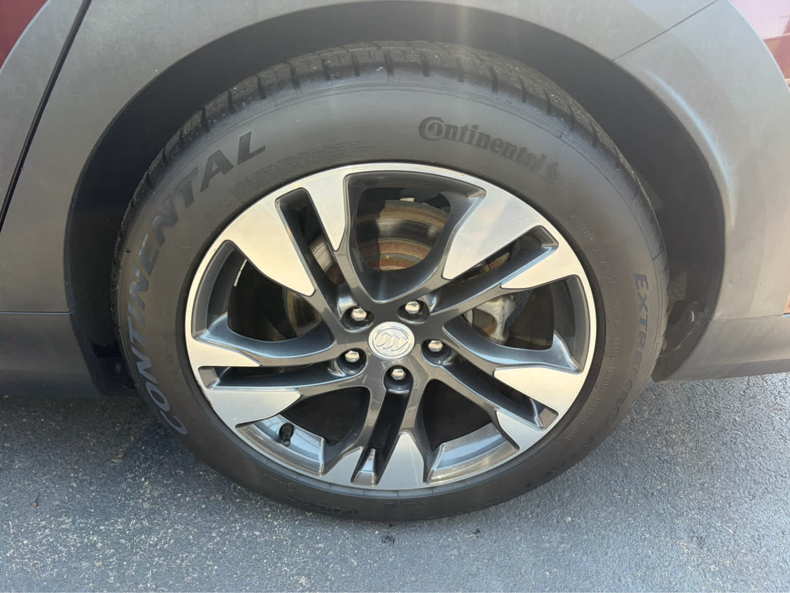 Used 2018 Buick Regal Essence w/ Sights and Sounds Package AWD/4WD image 28