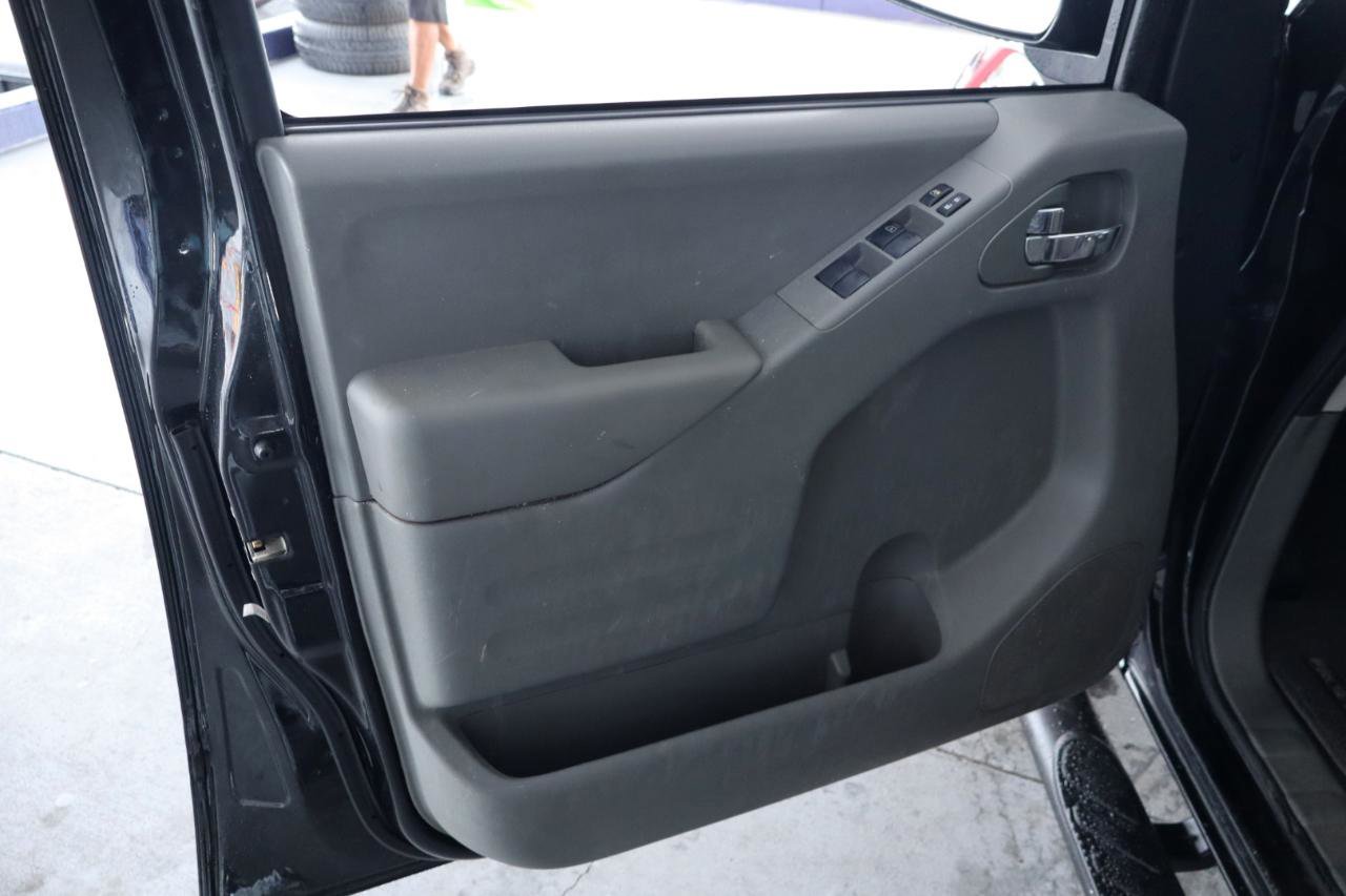 Used 2020 Nissan Frontier SV w/ Midnight Edition Floor Mats RWD image 12