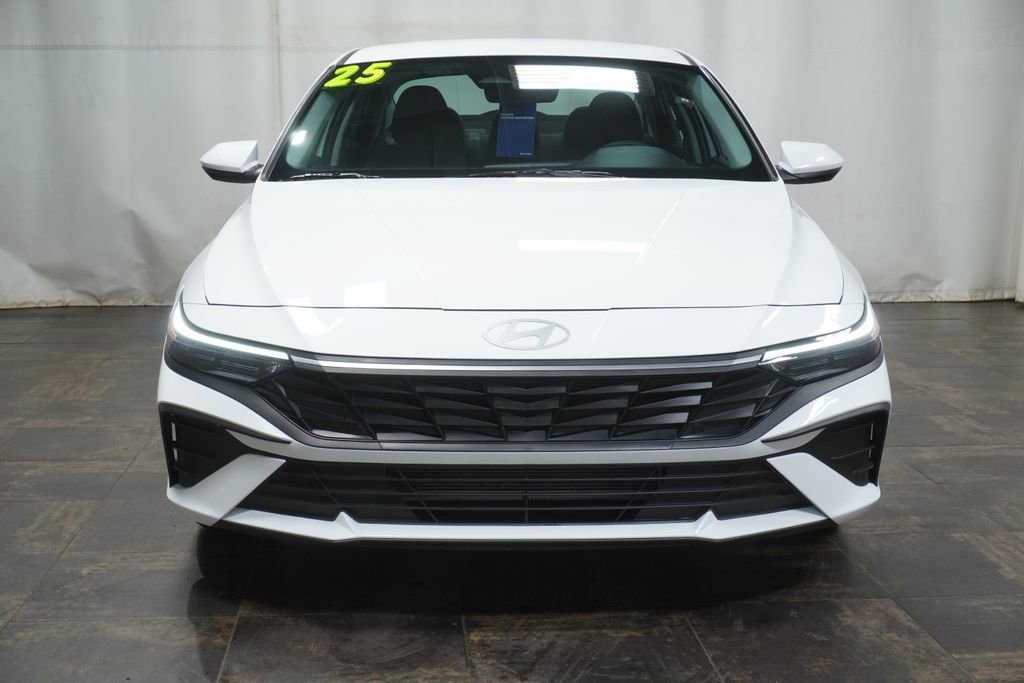 Certified 2025 Hyundai Elantra SE image 8