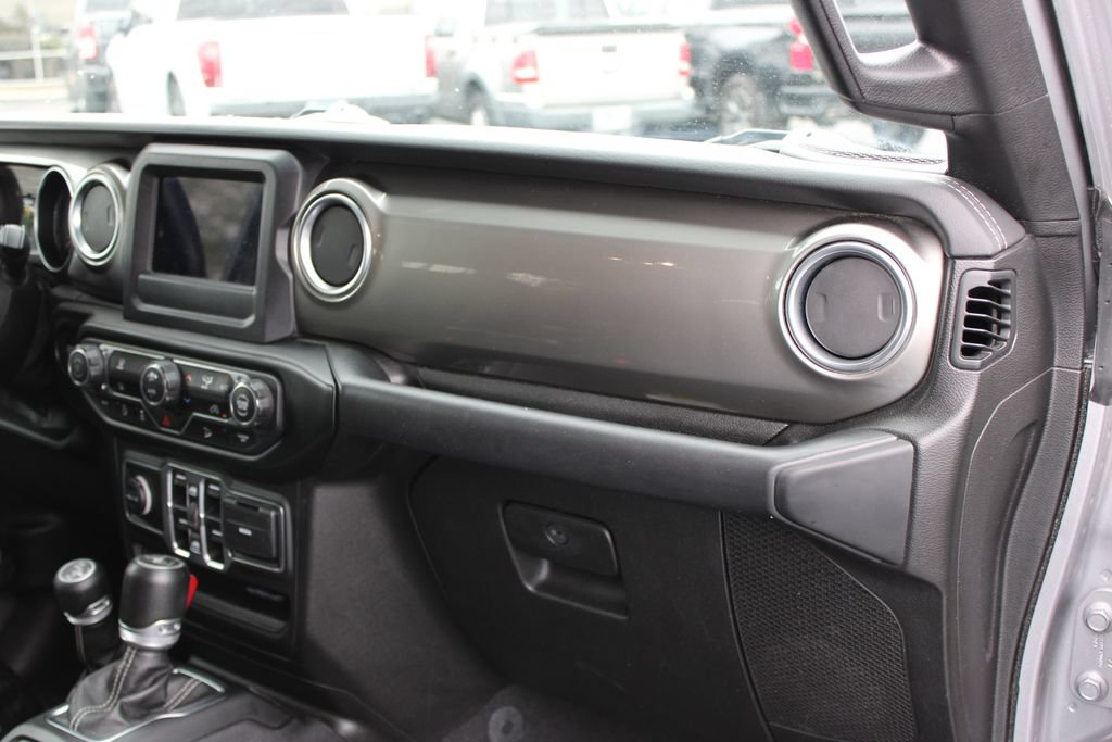 Used 2020 Jeep Wrangler Unlimited Sahara AWD/4WD image 28