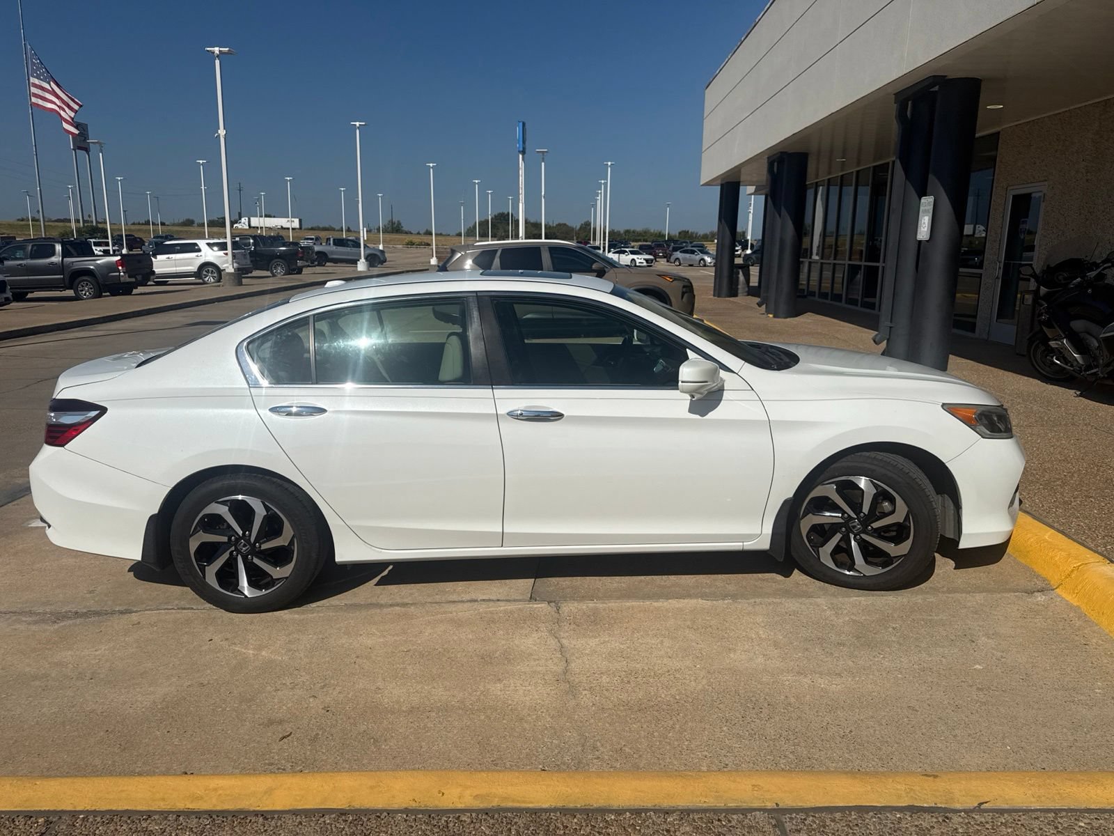 Used 2016 Honda Accord EX-L image 6
