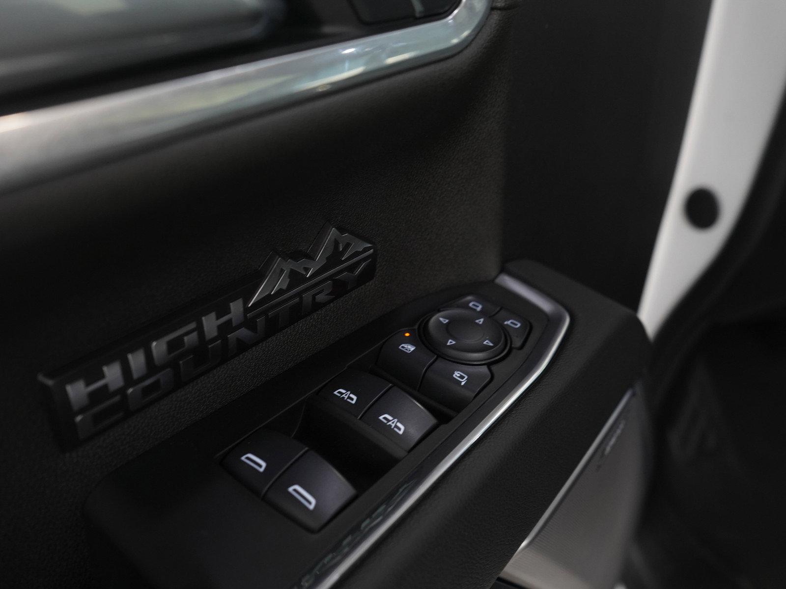 Used 2025 Chevrolet Silverado 1500 High Country image 21