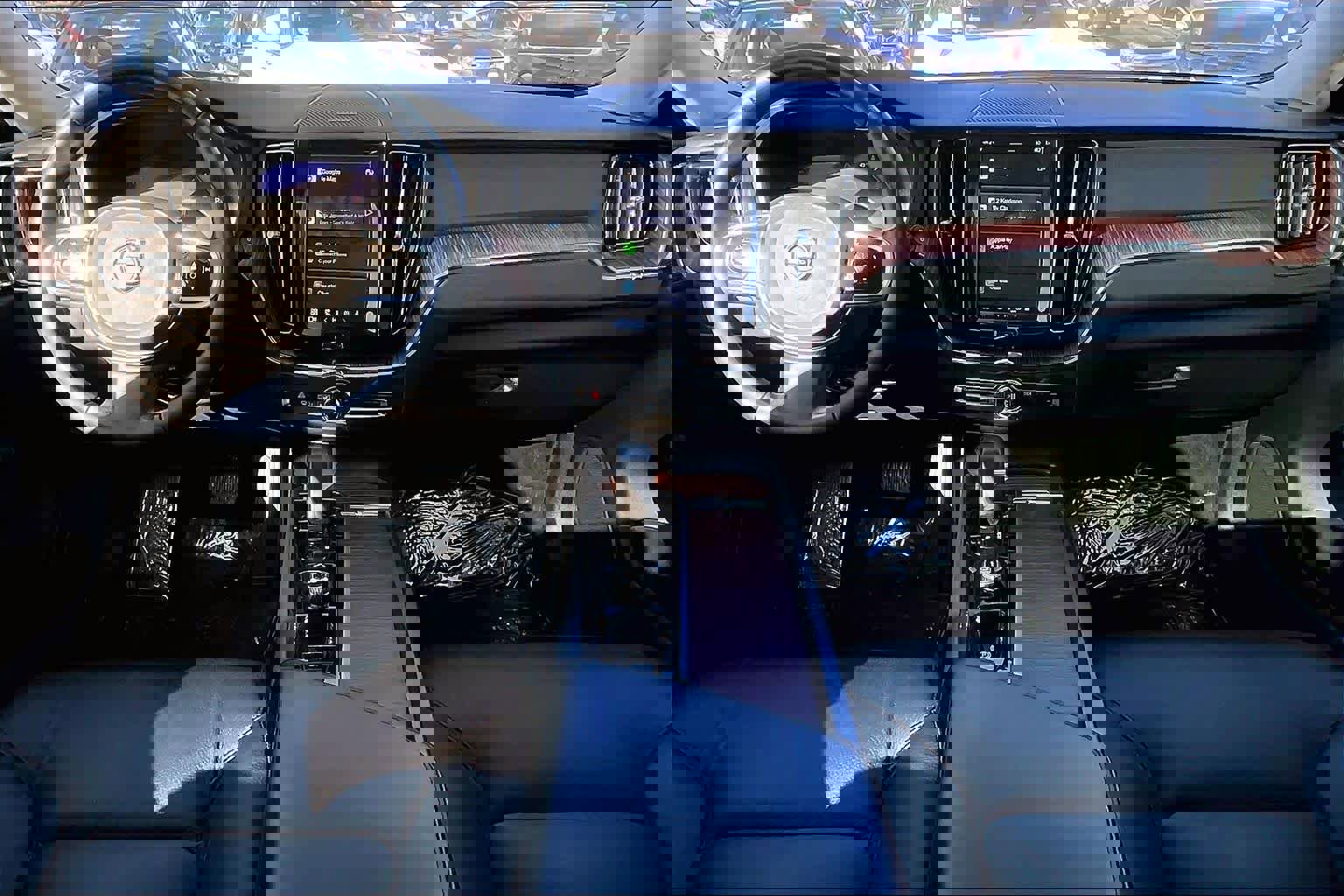 Certified 2023 Volvo XC60 B5 Plus w/ Climate Package image 14