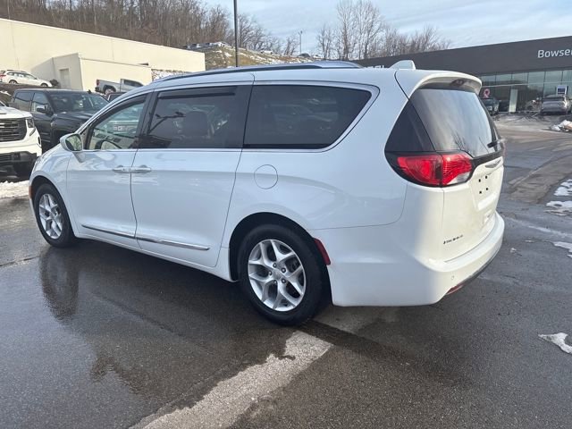 Used 2018 Chrysler Pacifica Touring-L w/ Tire & Wheel Group image 3