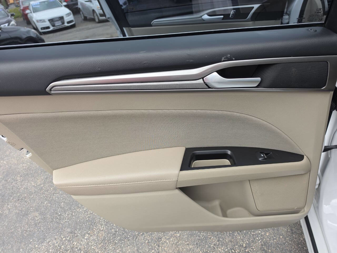 Used 2017 Ford Fusion SE FWD image 10