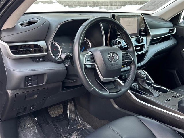 Used 2023 Toyota Highlander XLE image 22