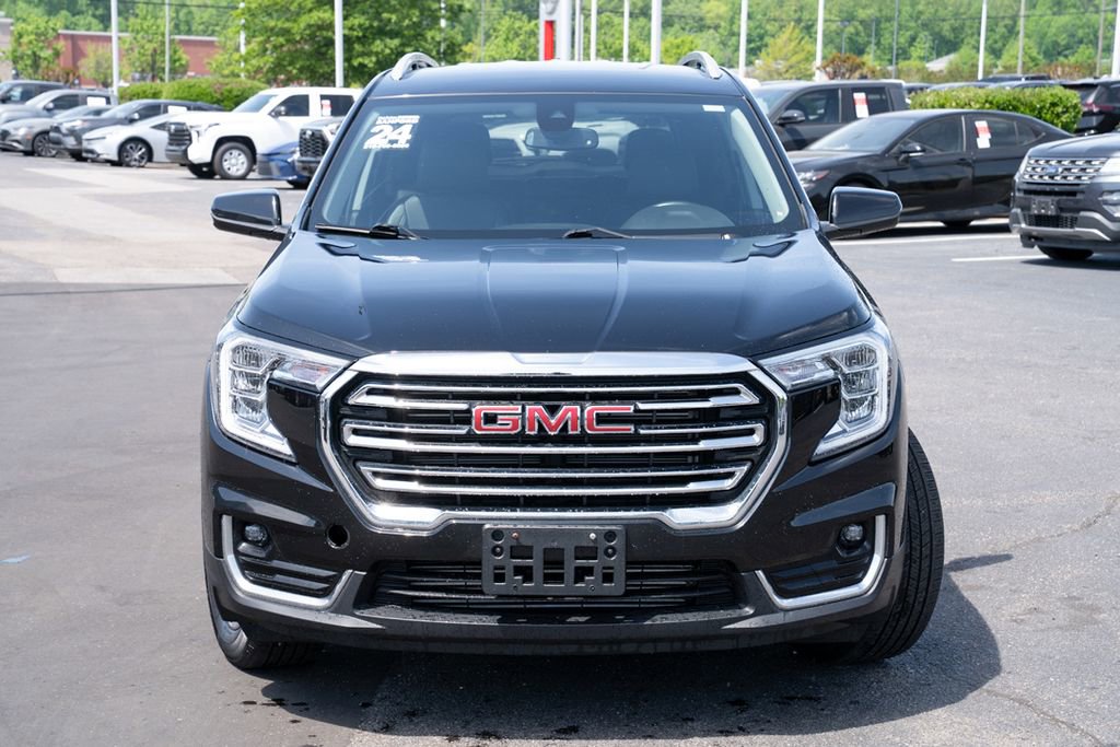 Used 2024 GMC Terrain SLT AWD/4WD image 2