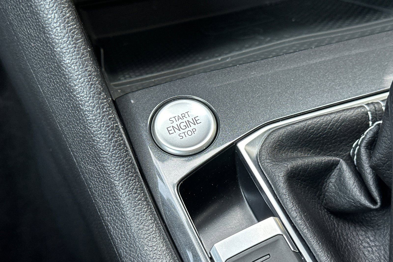 Used 2023 Volkswagen Tiguan SE FWD image 23