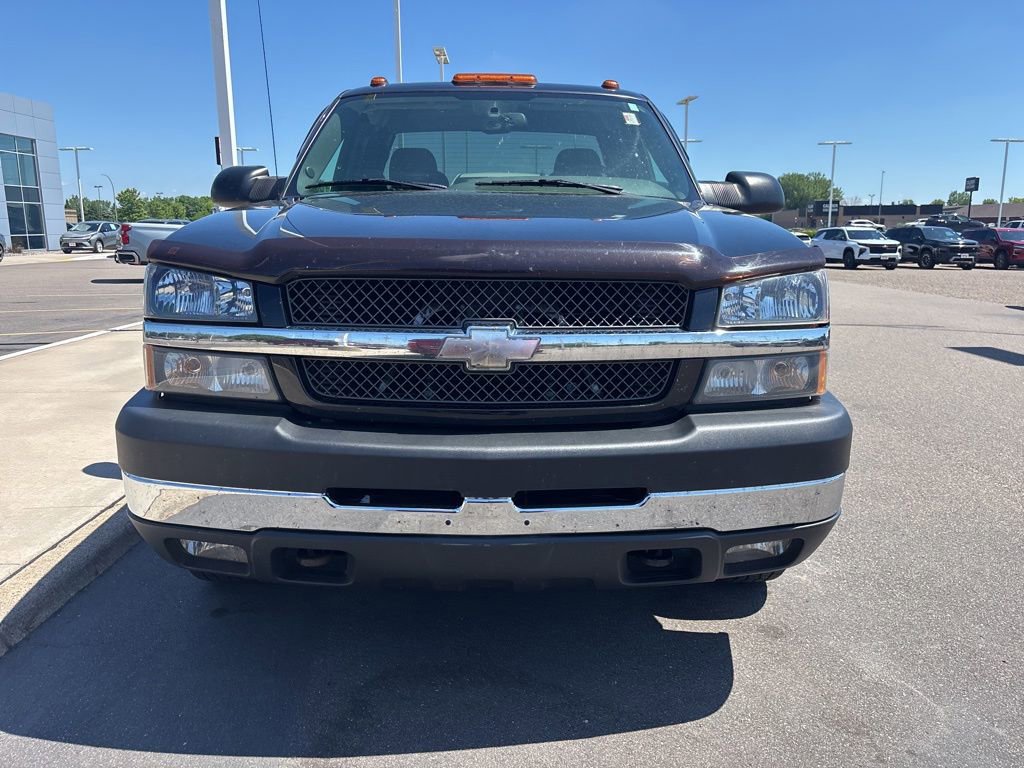 Used 2004 Chevrolet Silverado 2500 LS w/ Heavy-Duty Power Package AWD/4WD image 2
