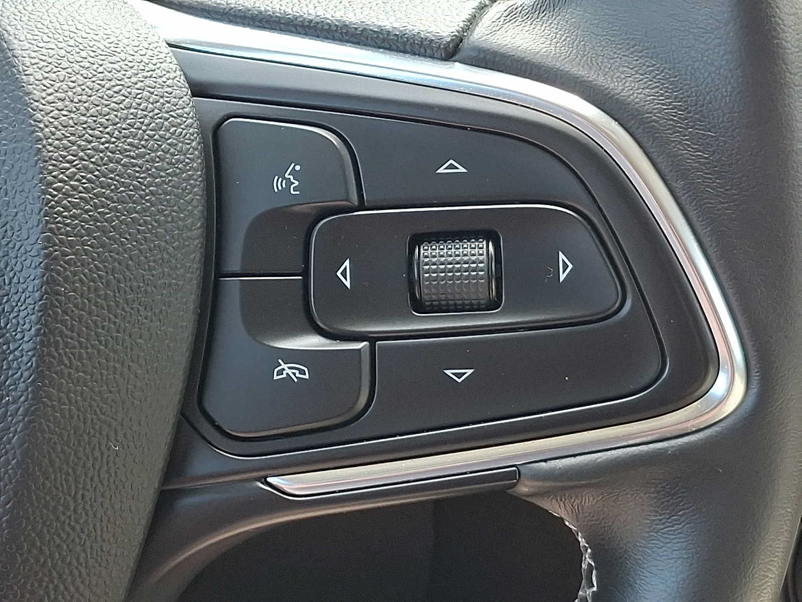 Used 2023 Buick Encore GX Preferred w/ Cold Weather Comfort Package FWD image 23