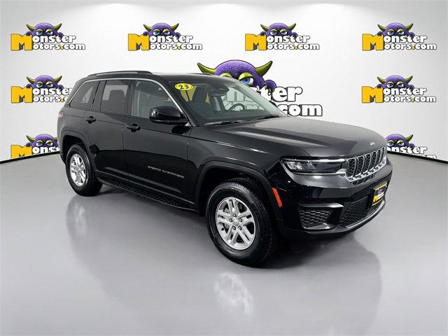 Used 2023 Jeep Grand Cherokee Laredo image 3