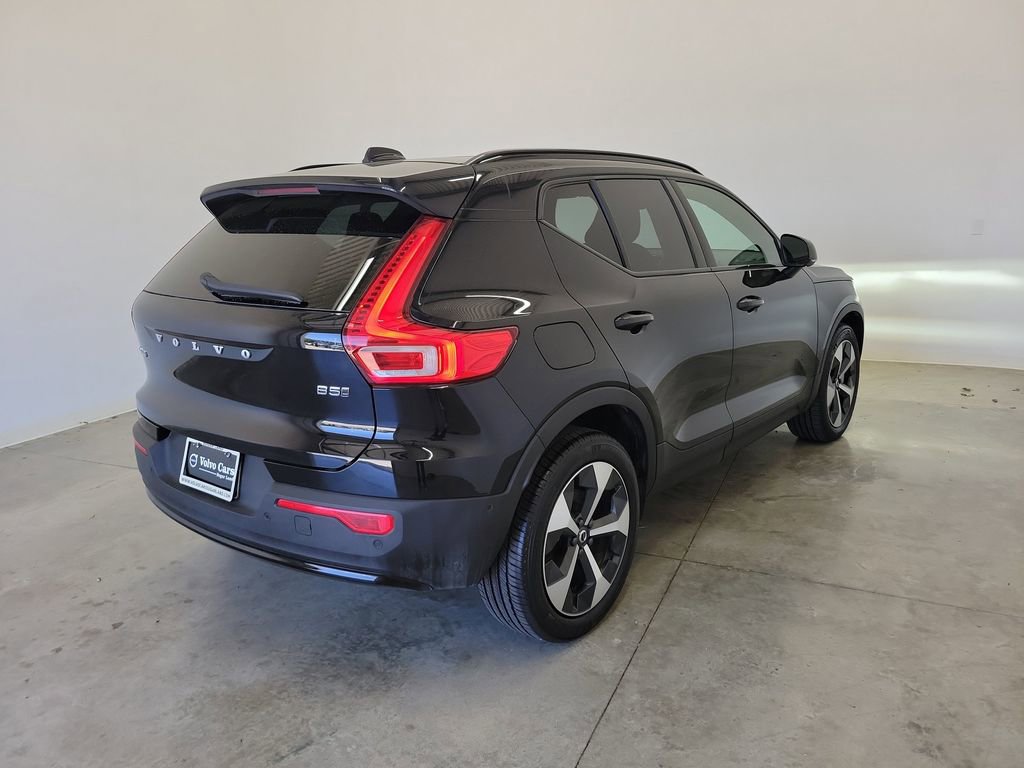 Used 2025 Volvo XC40 B5 Plus image 5
