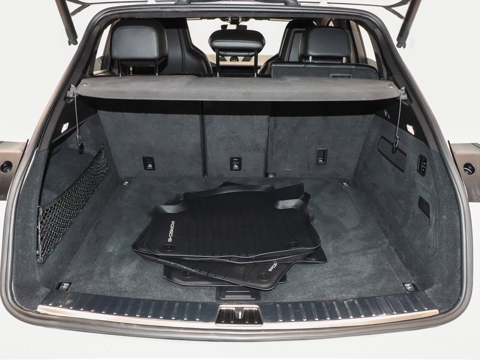 Used 2020 Porsche Cayenne Turbo image 42