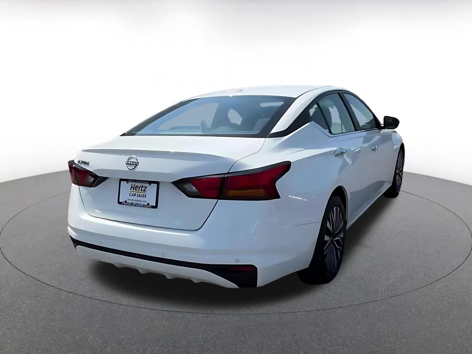 Used 2025 Nissan Altima 2.5 SV FWD image 13