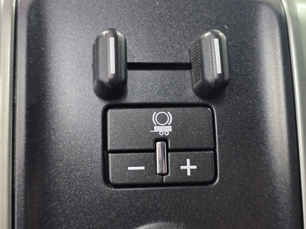 Used 2018 Chevrolet Silverado 1500 LT w/ All Star Edition image 7