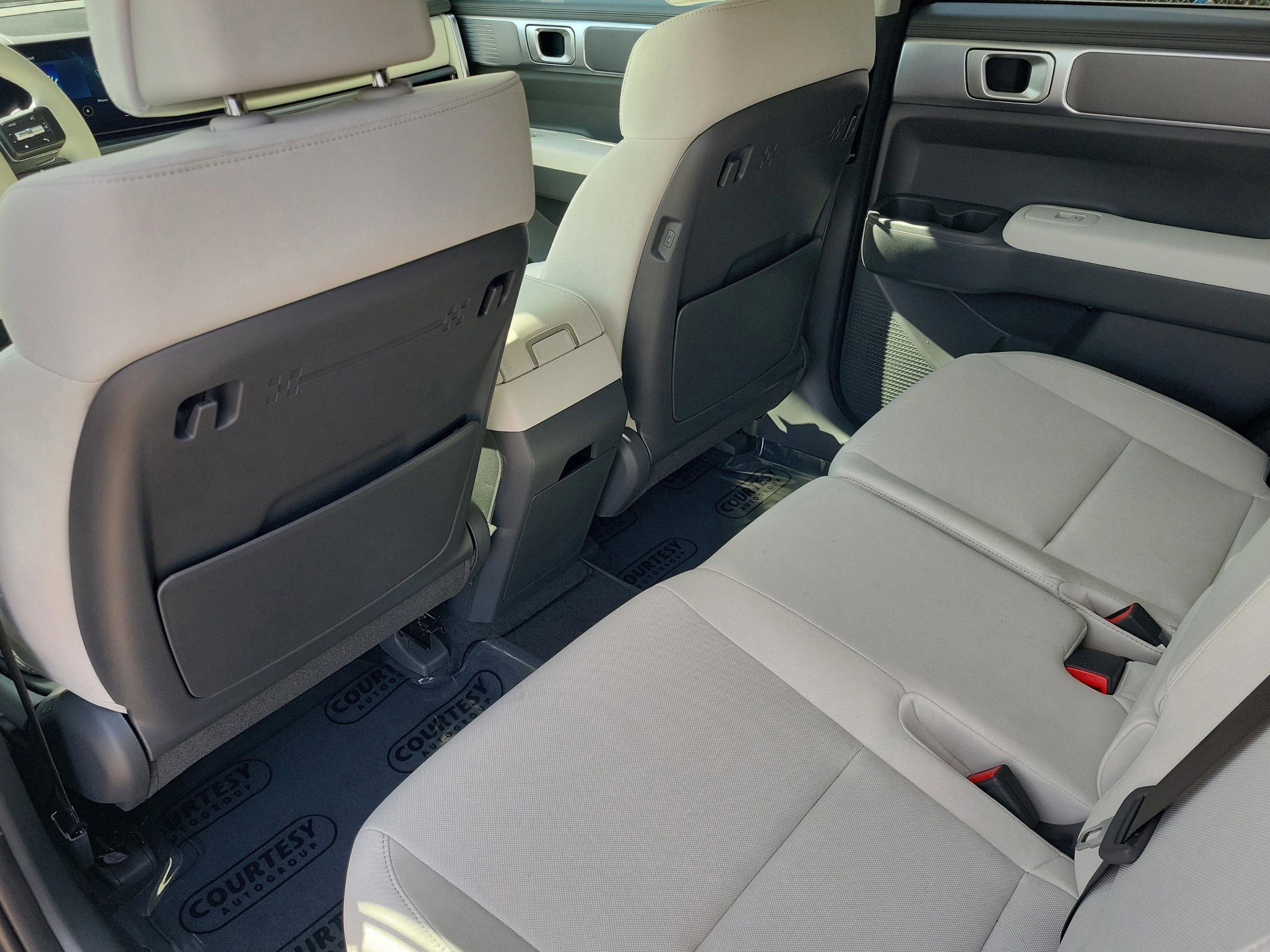 New 2026 Hyundai Santa Fe SE image 9