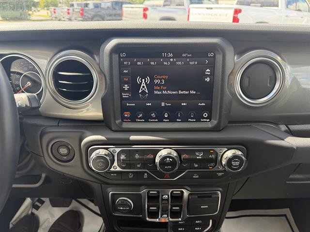 Used 2023 Jeep Wrangler Unlimited Sahara w/ Cold Weather Group AWD/4WD image 40