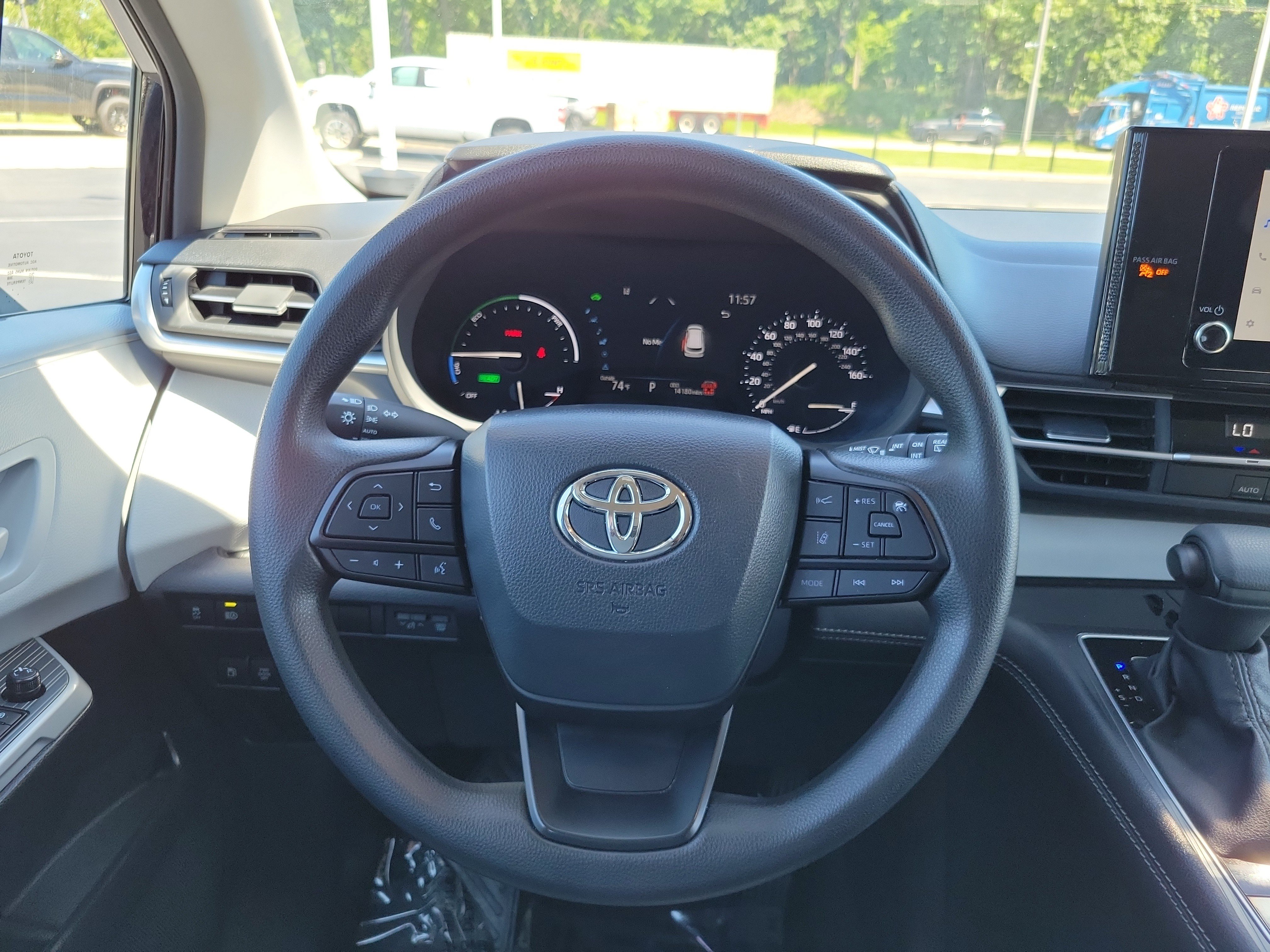 Certified 2026 Toyota Sienna LE FWD image 21