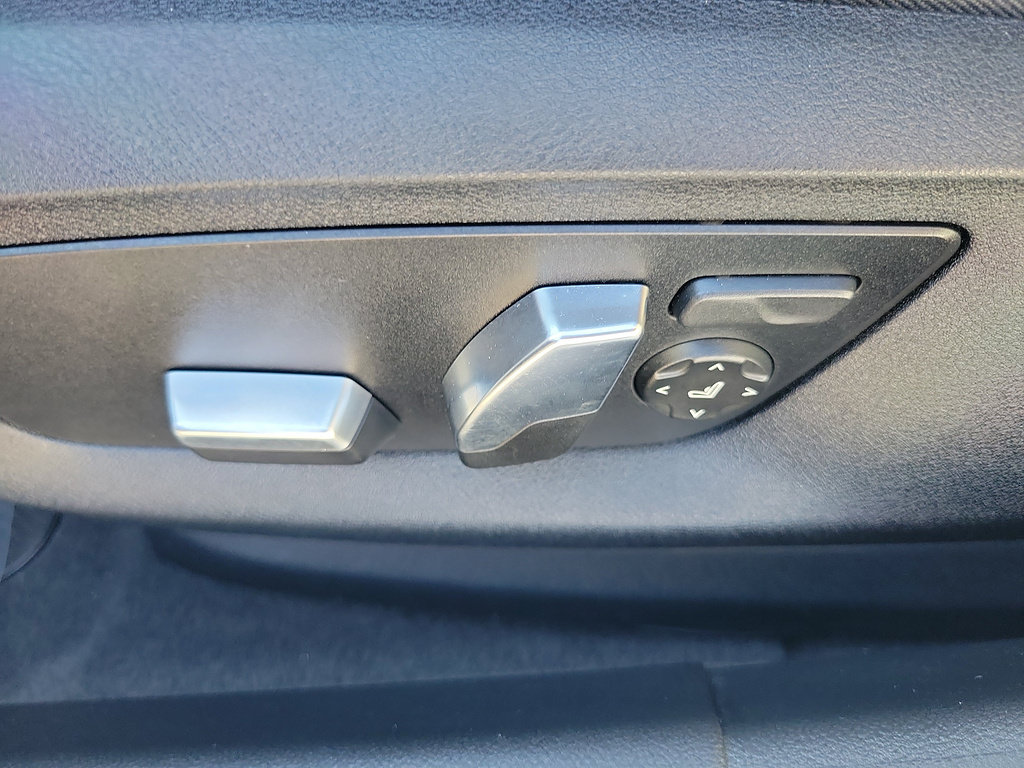 Used 2023 BMW 530e w/ M Sport Package RWD image 18