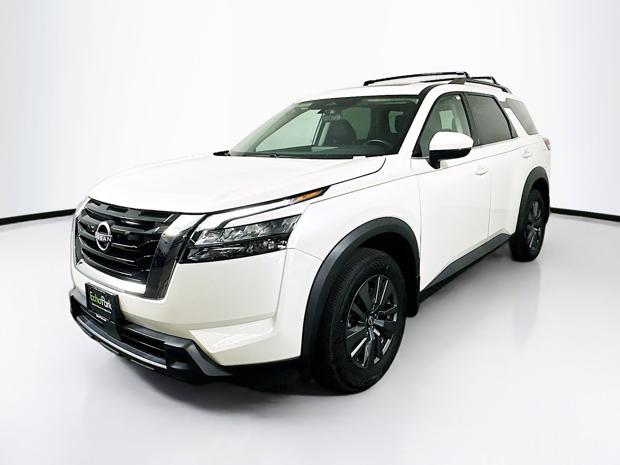 Used 2024 Nissan Pathfinder SV w/ SV Premium Package AWD/4WD image 3
