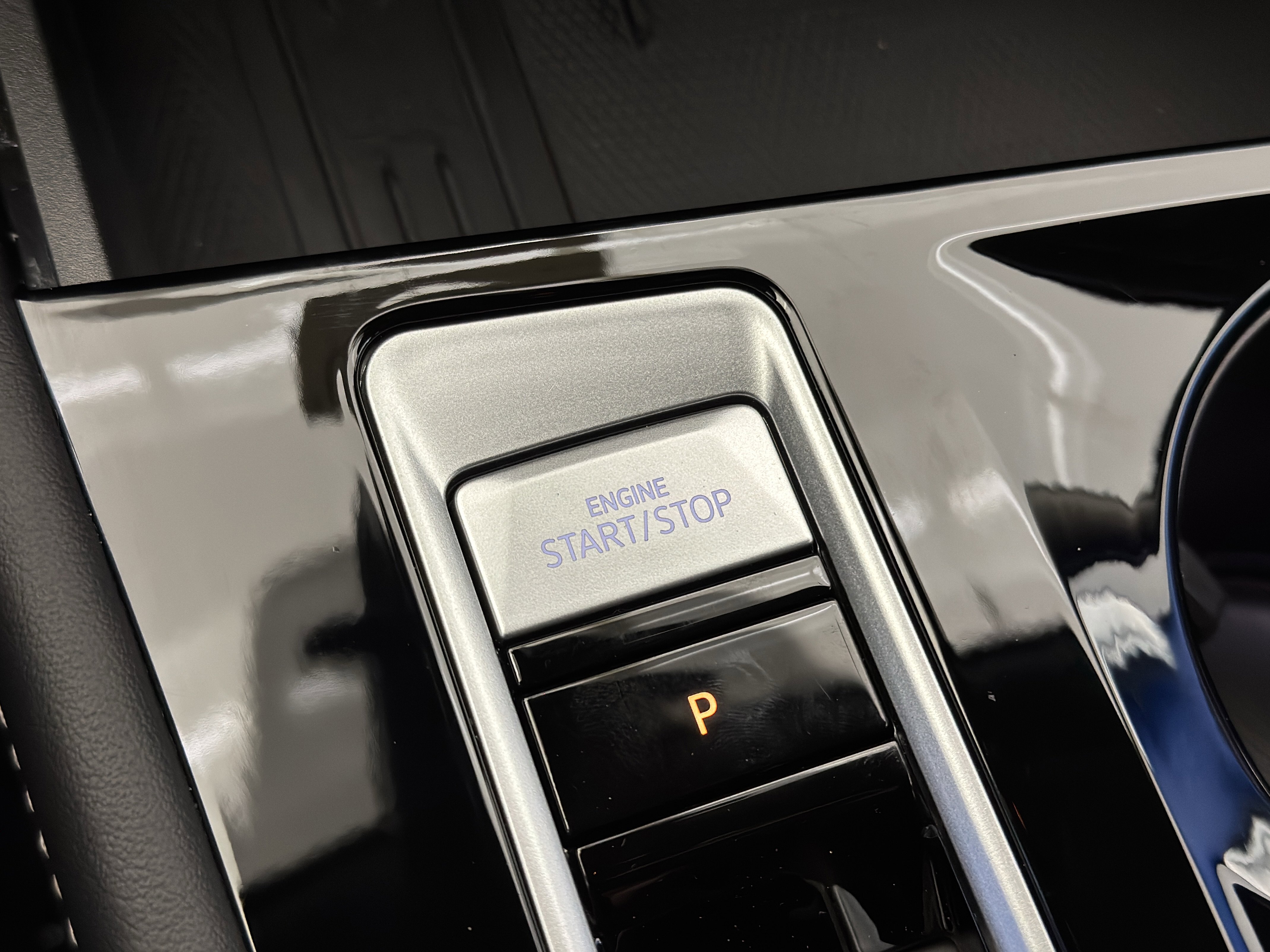 Certified 2025 Volkswagen Atlas SE w/ Black Wheel Package image 22