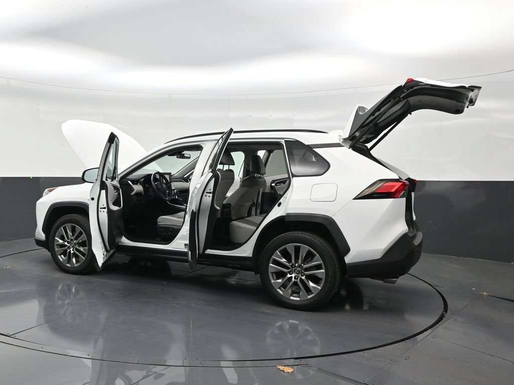 Used 2019 Toyota RAV4 XLE Premium FWD image 31