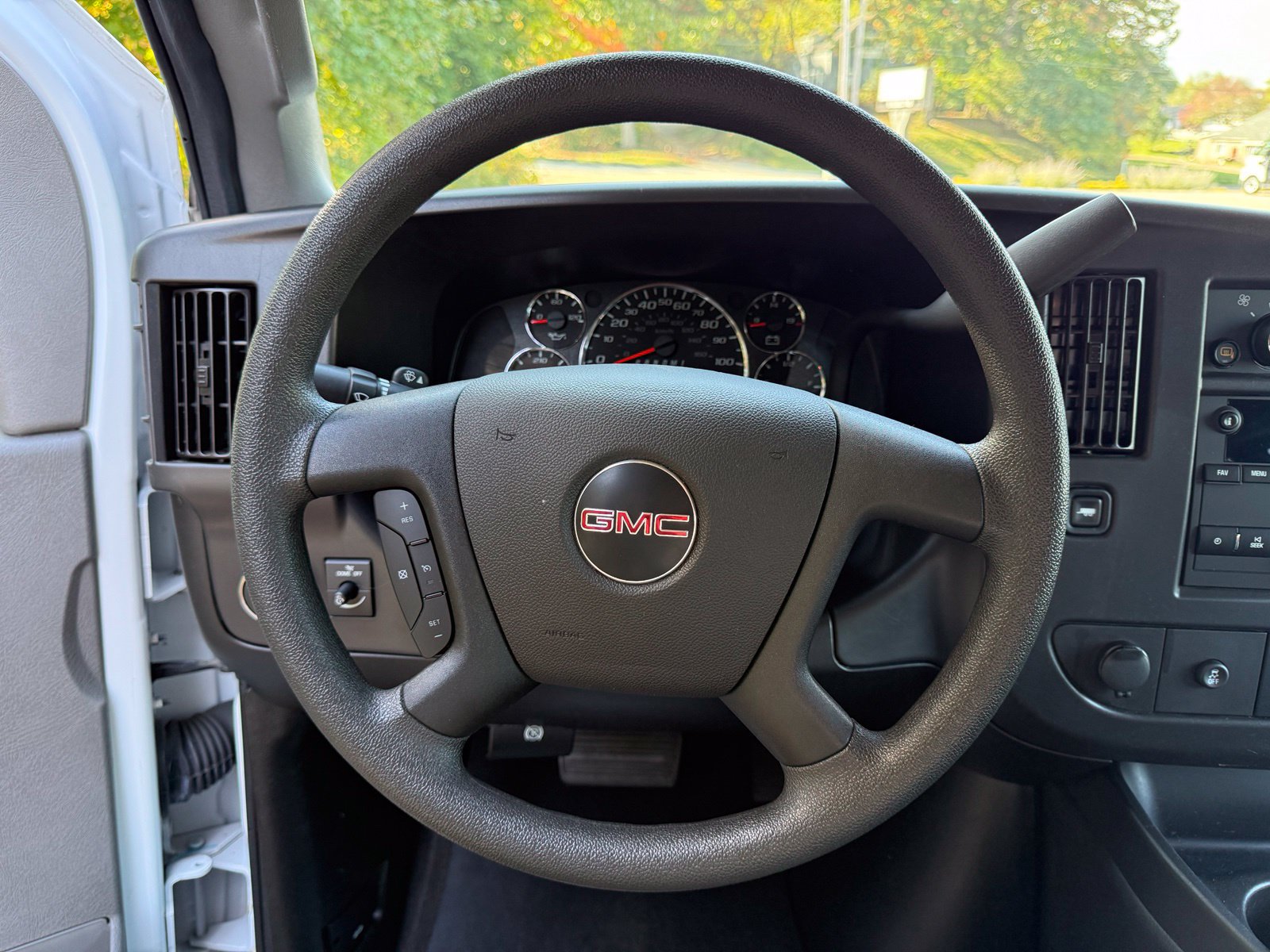 Used 2025 GMC Savana 3500 LT w/ LT Preferred Equipment Group RWD image 12