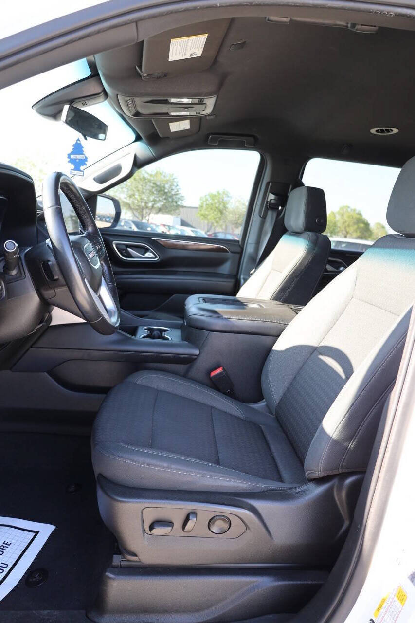 Used 2022 GMC Yukon XL SLE w/ Gmc Pro Safety Plus Package AWD/4WD image 13