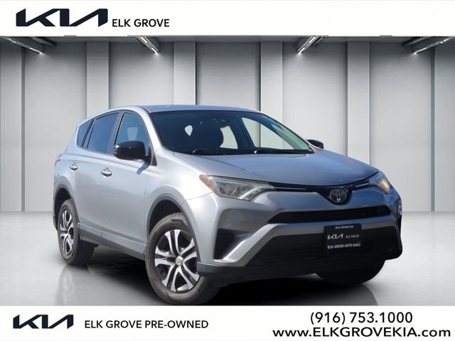 Used 2018 Toyota RAV4 LE image 1